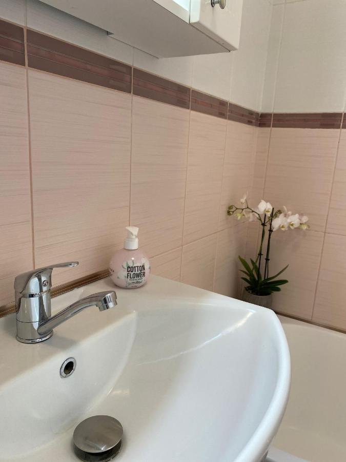 Mv Central Apartment & Garage - Self Check-In ทิมิชัวรา ภายนอก รูปภาพ